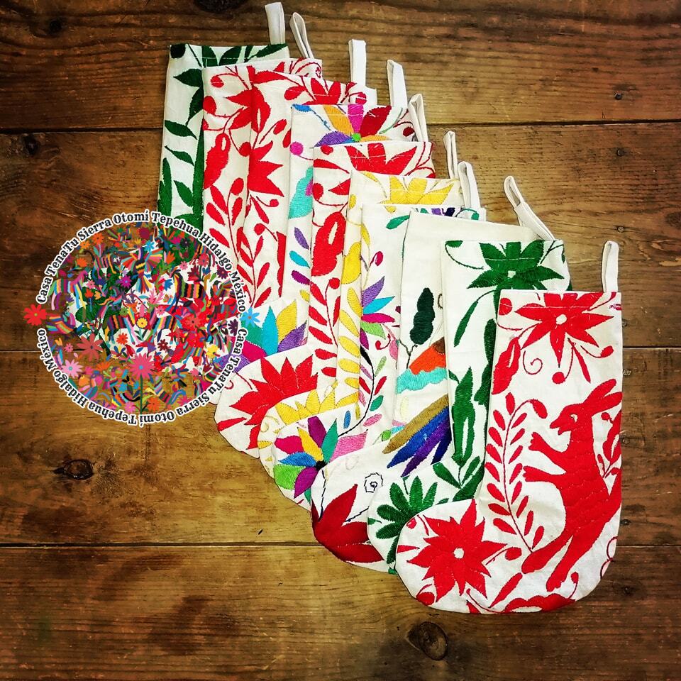Combo navideño Otomí bordado en hilos rojo
