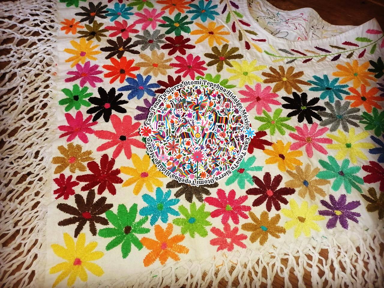 Quexquemetl tupido flores multicolor Otomí (sobre pedido)