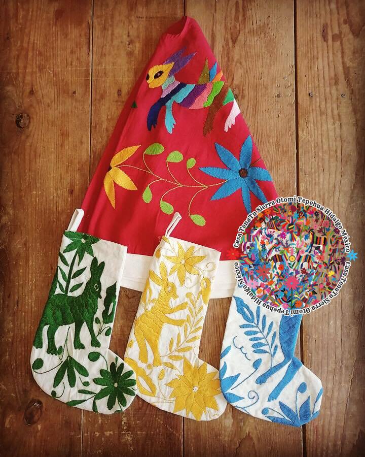 Combo navideño Otomí bordado en hilos rojo