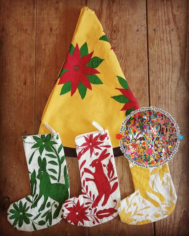 Combo navideño Otomí bordado en hilos rojo