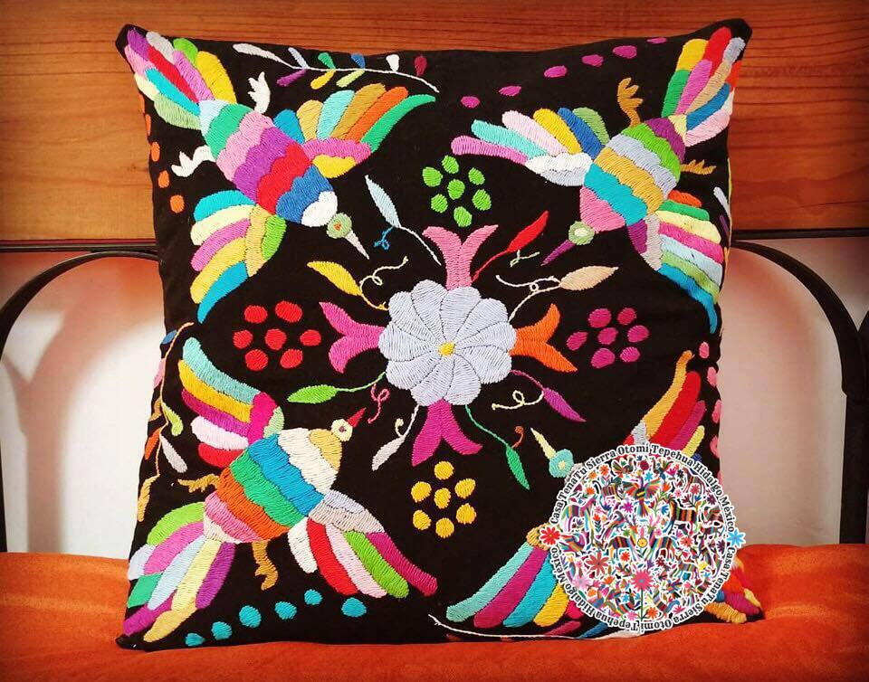 Funda negra Otomí multicolor (sobre pedido)