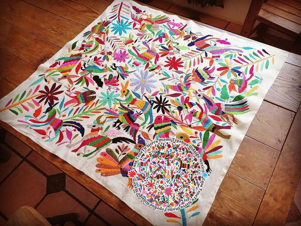 Lienzo Otomí Tepehua multicolor bordado a mano 1 x 1 M (sobre pedido)