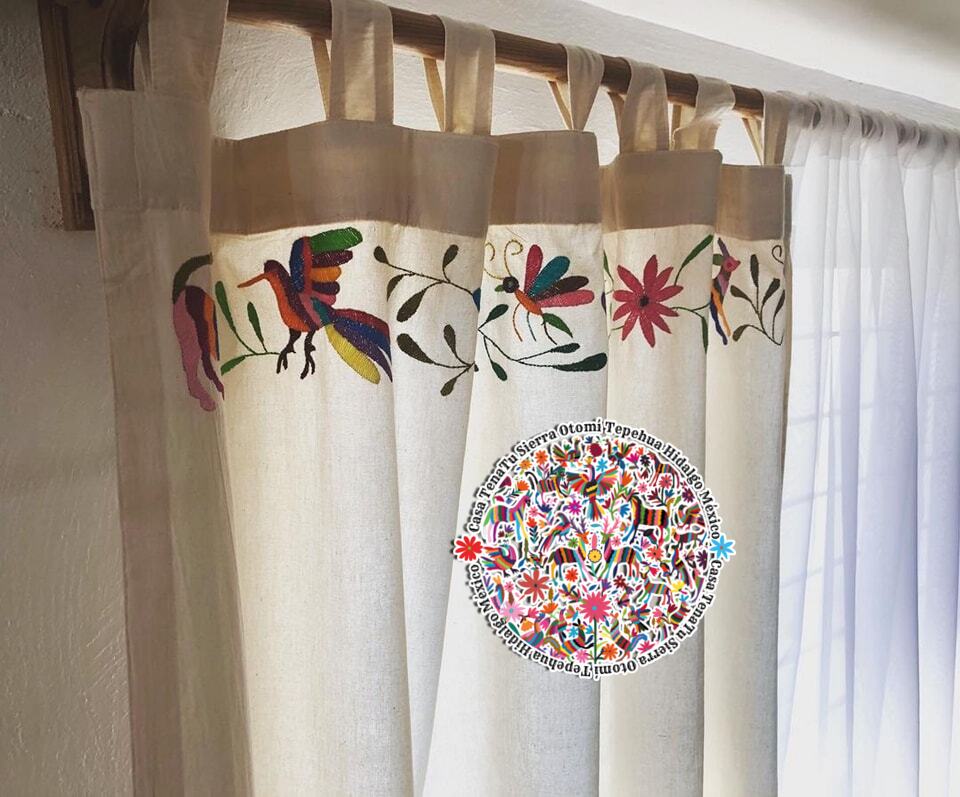 Juego de cortinas bordado Otomí elaboradas de manta natural (sobre pedido)