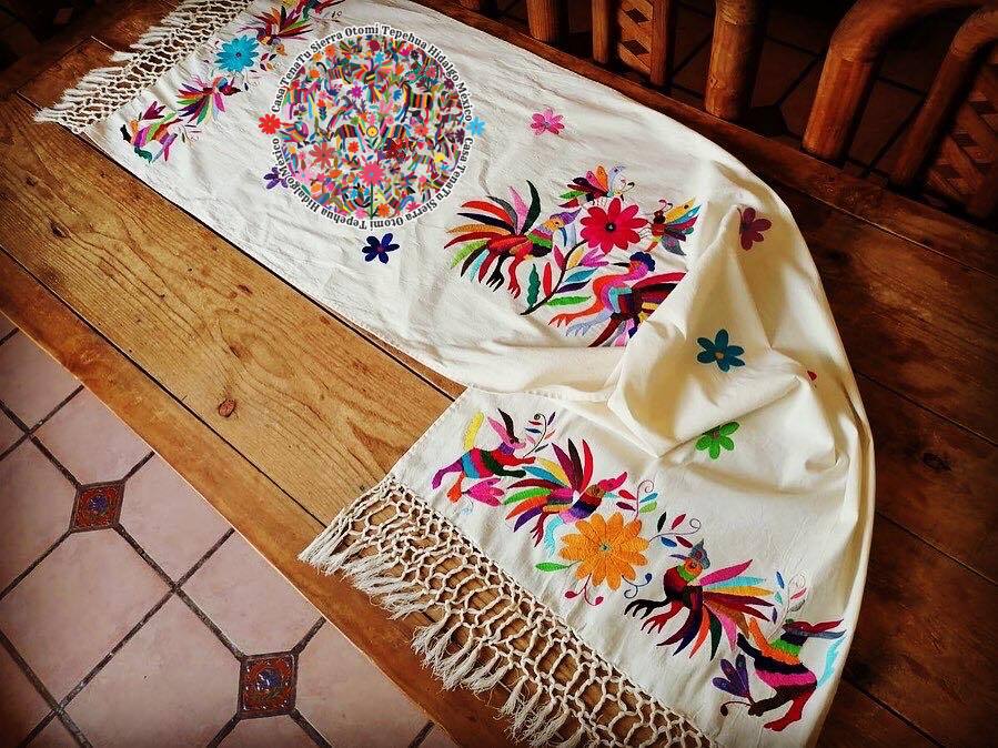 Rebozo otomí gallos y flores (sobre pedido)