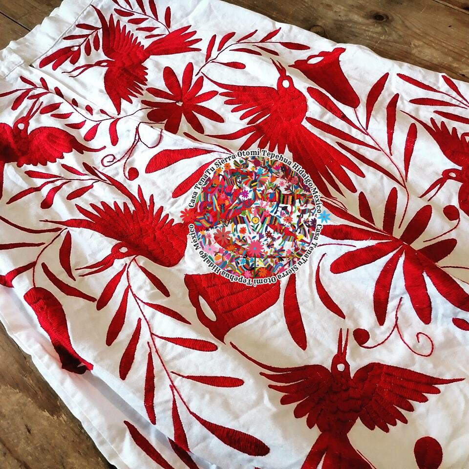 Falda Otomí bordada a mano con hilos color rojo quemado (sobre pedido)