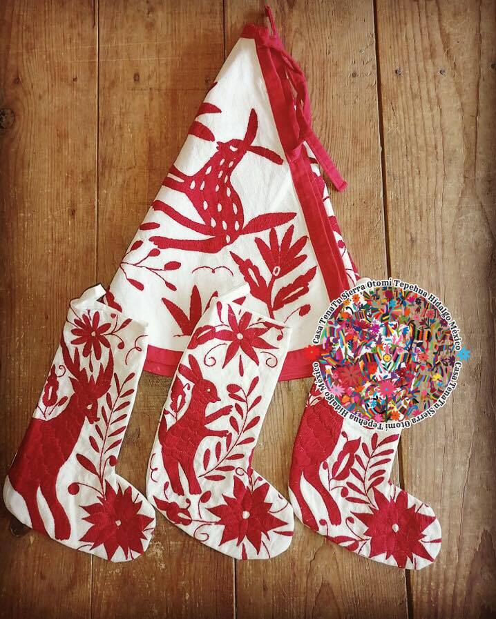 Combo navideño Otomí bordado en hilos rojo