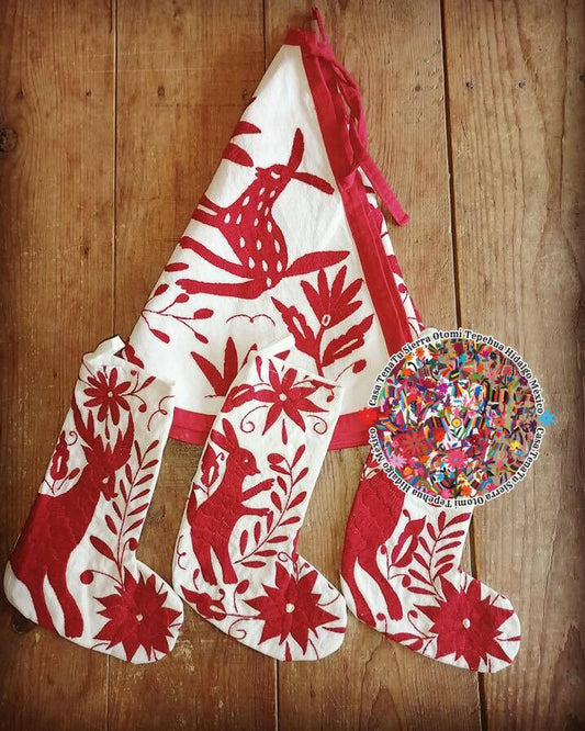 Combo navideño Otomí  bordado en hilos rojo