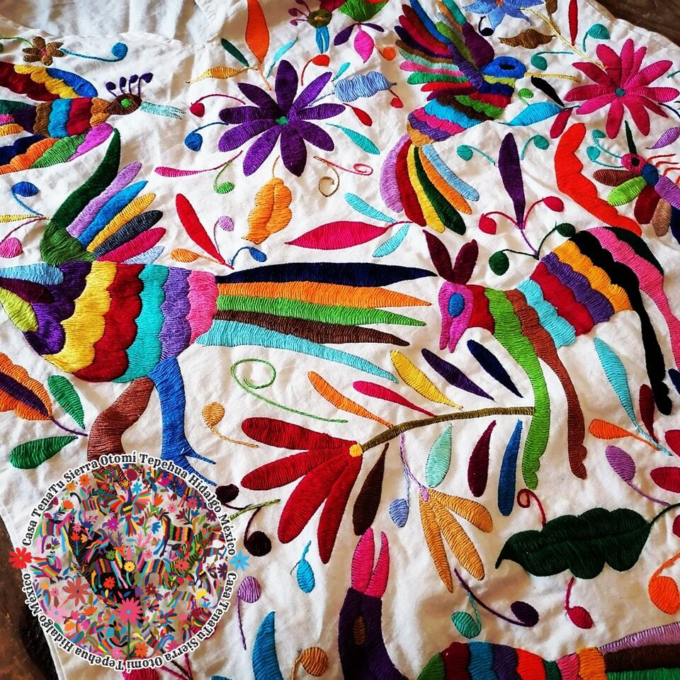 Blusón de talla XL bordado a mano Otomí multicolor (bajo pedido)