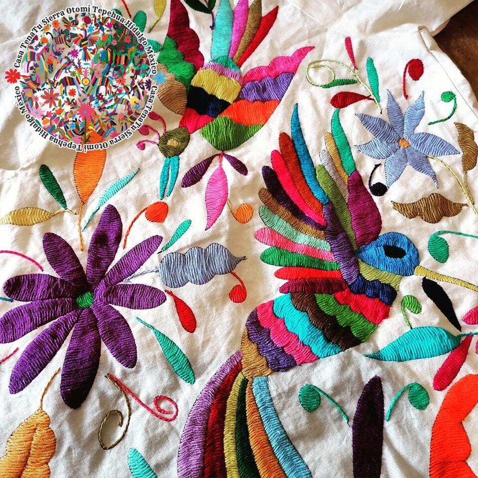 Blusón de talla XL bordado a mano Otomí multicolor (bajo pedido)