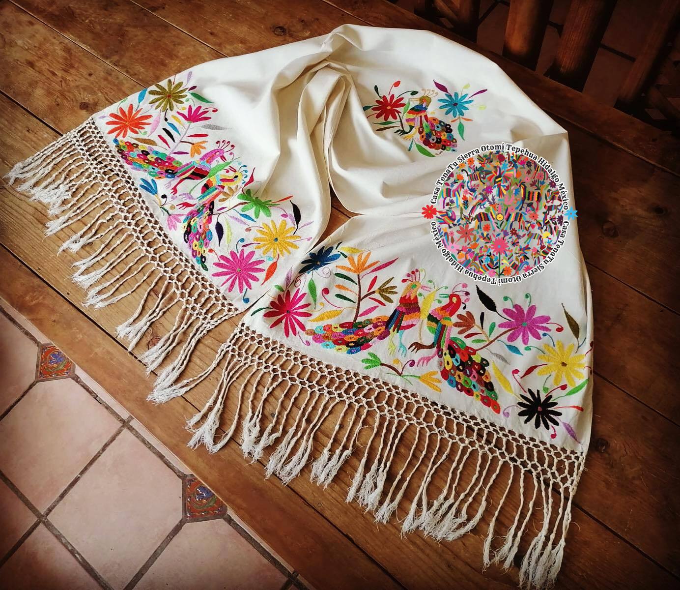Rebozo bordado a mano Otomi pavoreal multicolor (sobre pedido)