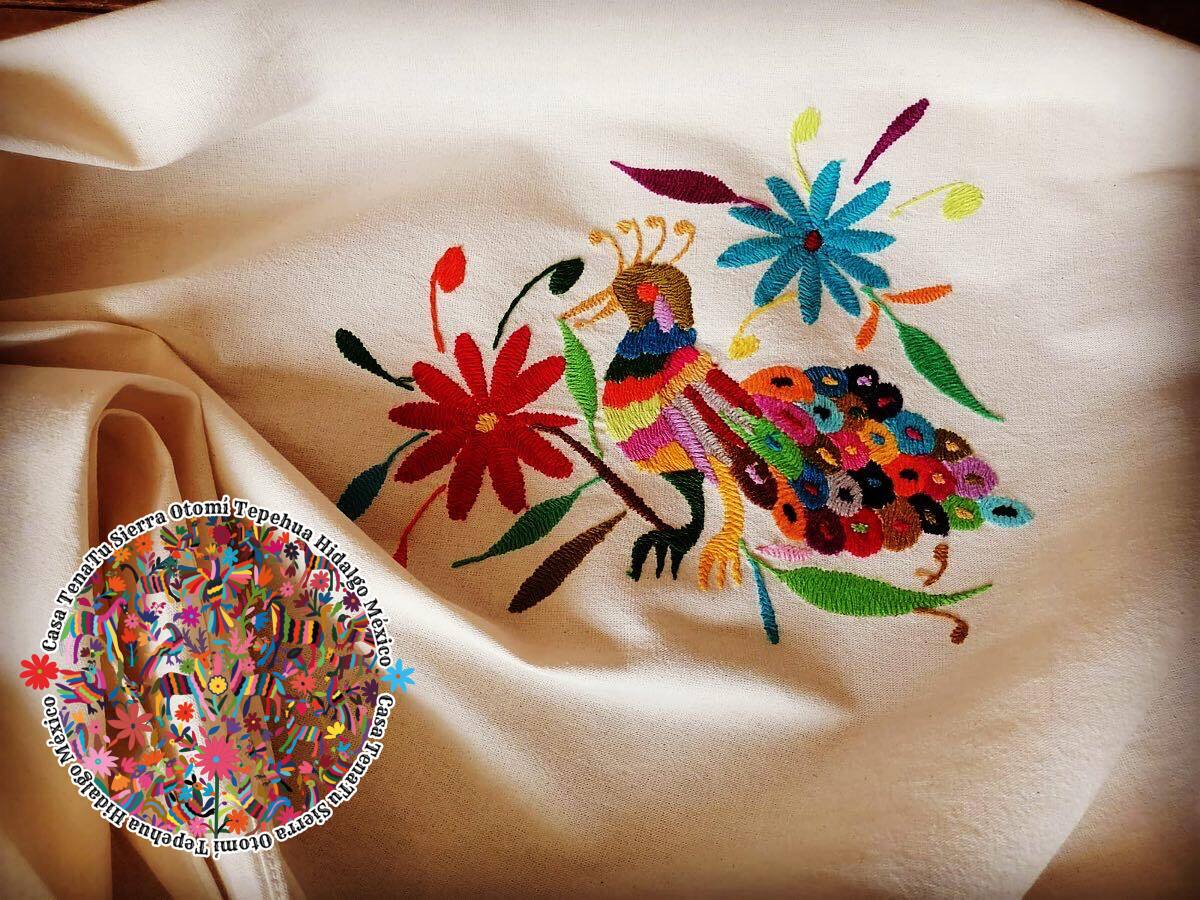 Rebozo bordado a mano Otomi pavoreal multicolor (sobre pedido)