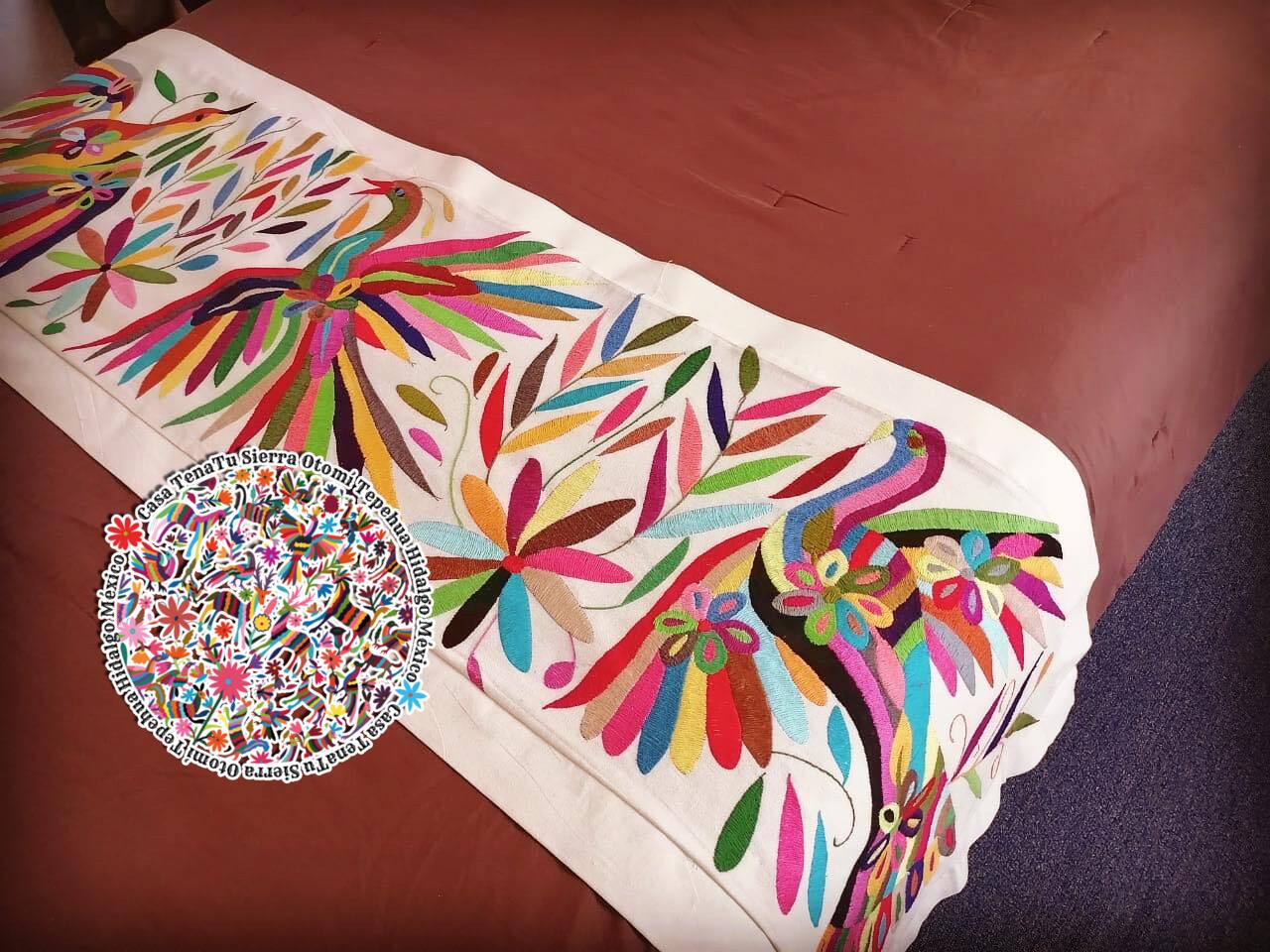 Pie de cama para cama Queen & Matrimonial. Otomí bordado a mano (sobre pedido)