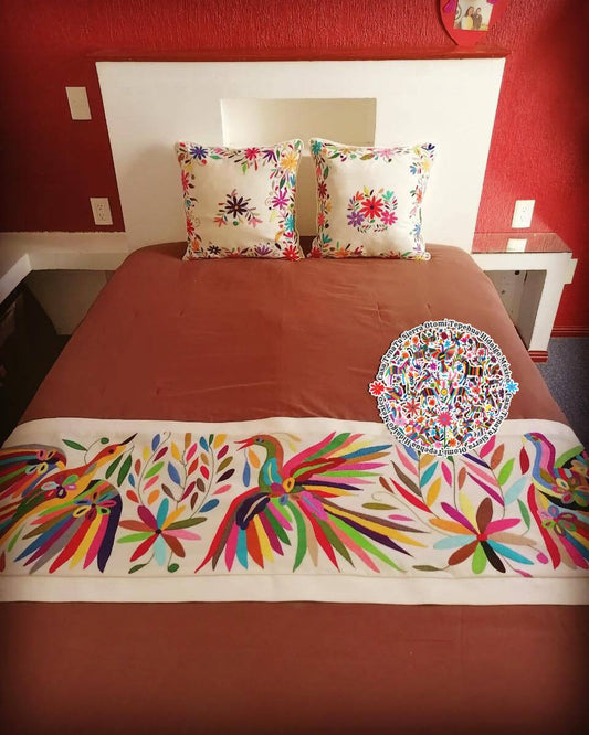Pie de cama para cama Queen & Matrimonial. Otomí bordado a mano (sobre pedido)