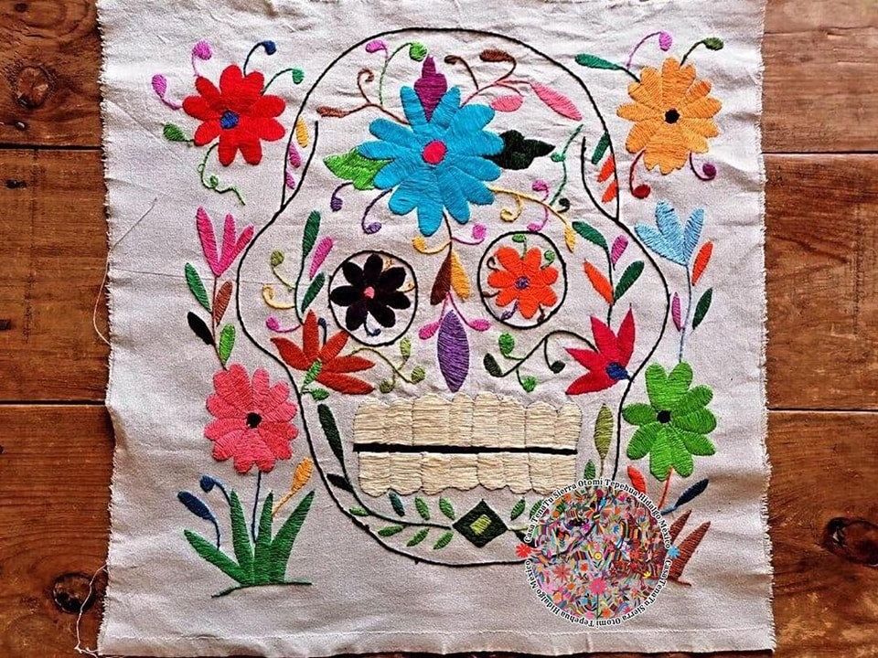 Lienzos de calaveritas bordadas. (bajo pedido) 46 x46 cm