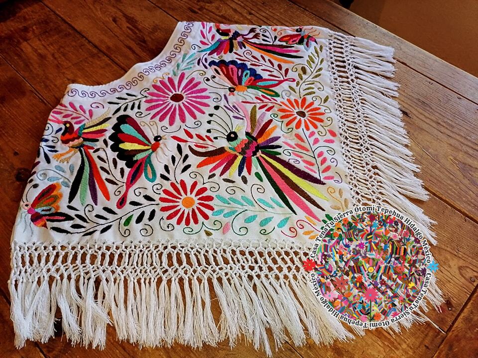 Hermoso Quexquémitl Multicolor Bordado Otomí "BAJO PEDIDO"