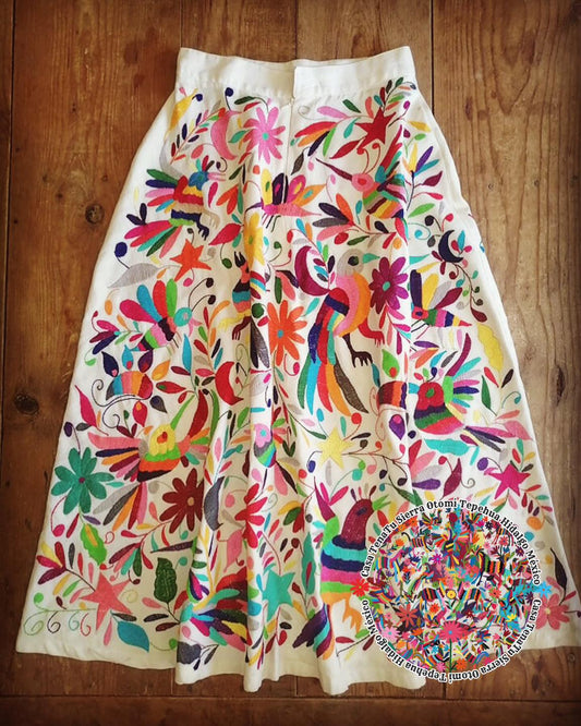 Hermosa Falda Multicolor Bordada Otomí (tallas disponibles)