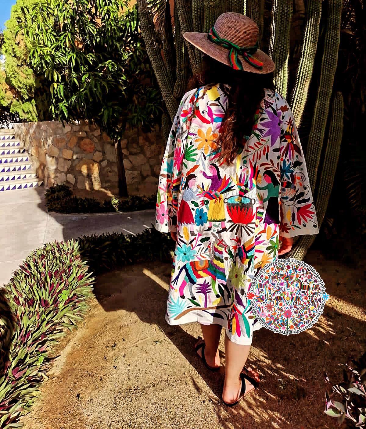 Kimono Otomi bordado a mano (sobre pedido)