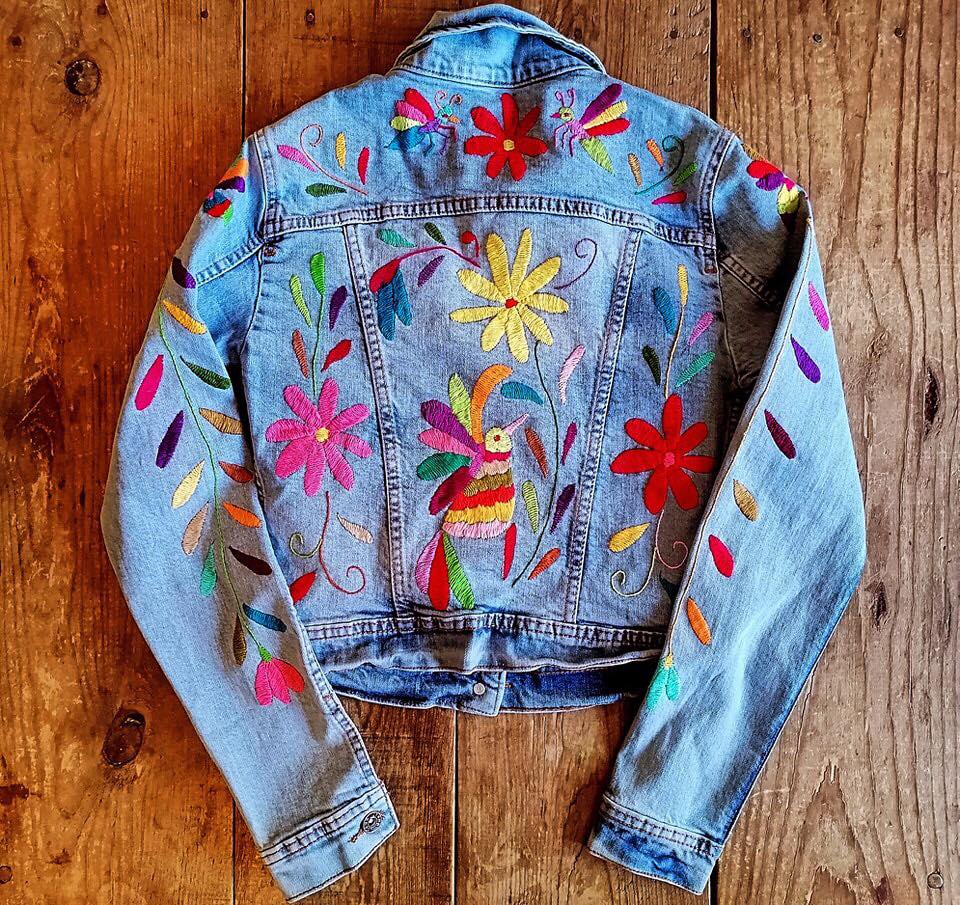 Hermosa Chamarra de mezclilla con diseño Otomi - BORDADO A MANO "bajo pedido"