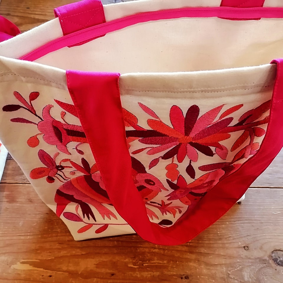 Bolsos con bordado Otomi. DISPONIBLES