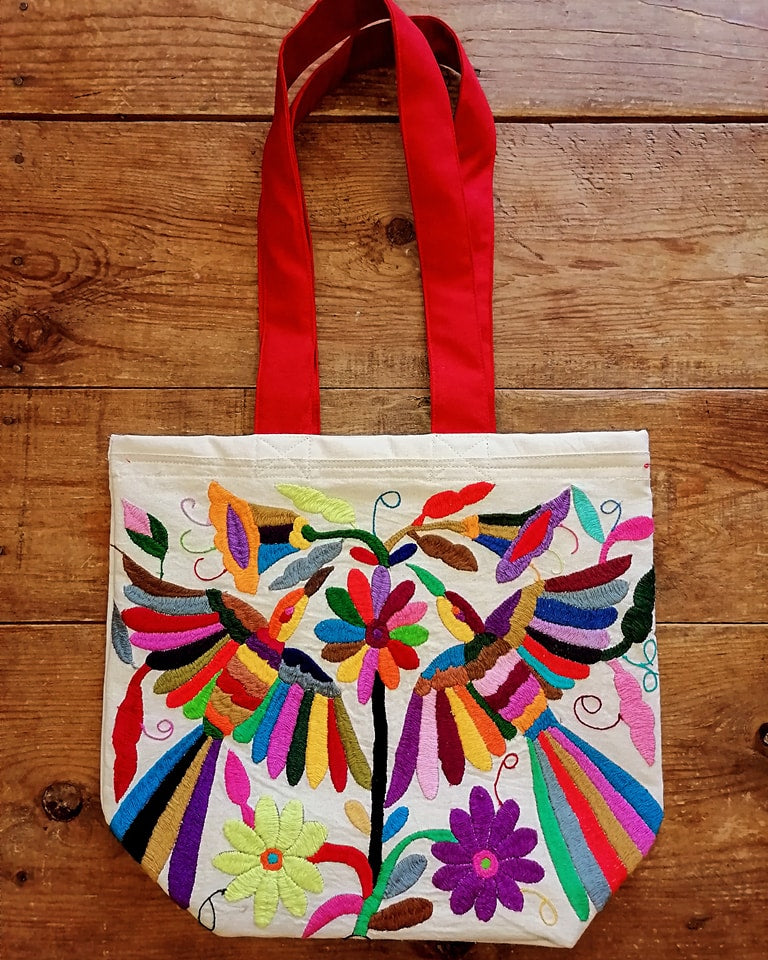 Bolsos con bordado Otomi. DISPONIBLES