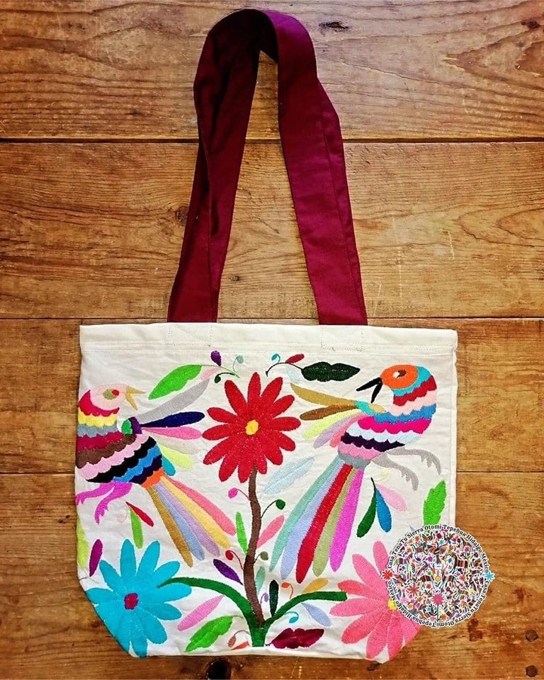 Bolsos con bordado Otomi. DISPONIBLES
