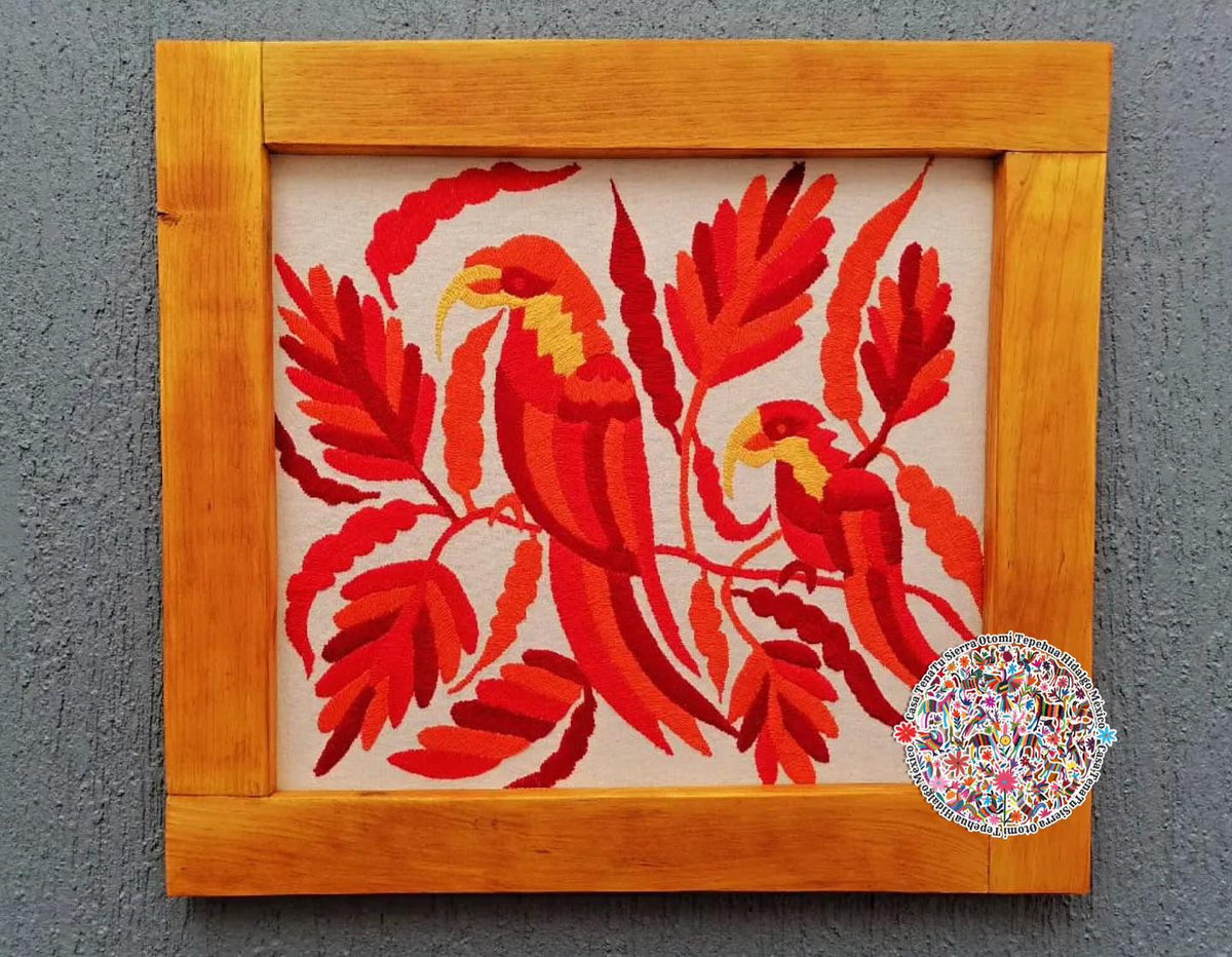 Tenatu hermoso cuadro bordado en hilos color naranja, amarillos y rojo