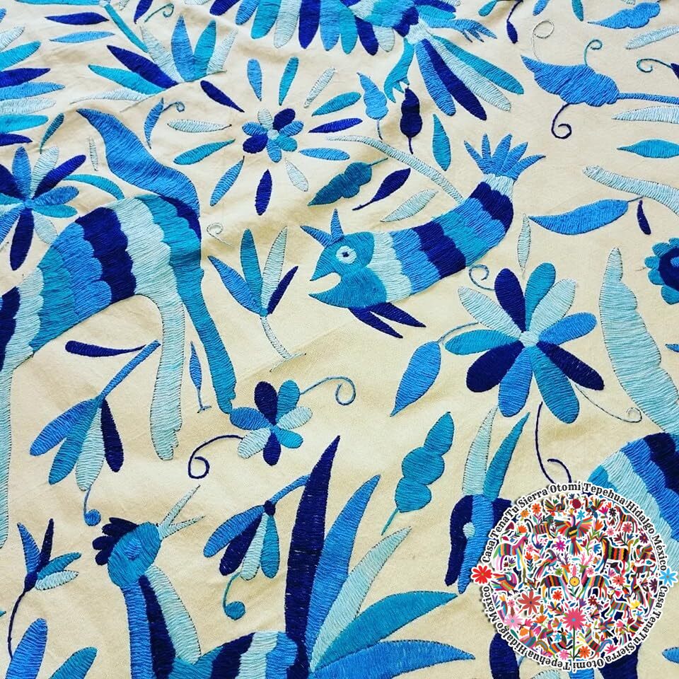 Lienzo bordado Otomí (Azul Claro) de 1 M x 1 M (sobre pedido)