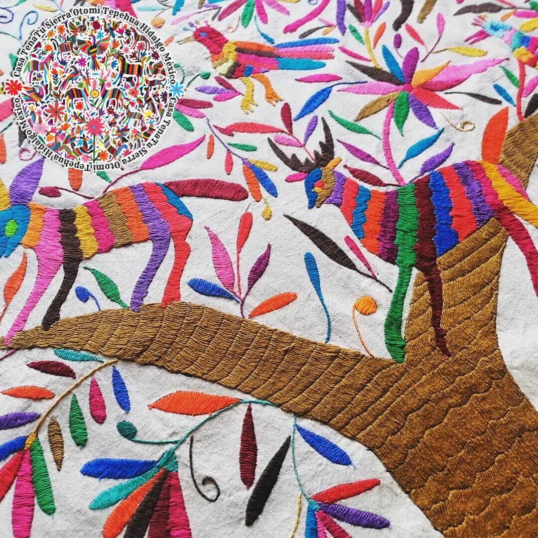 Lienzo bordado Otomí (Arbol) de 1m x 1m DISPONIBLE