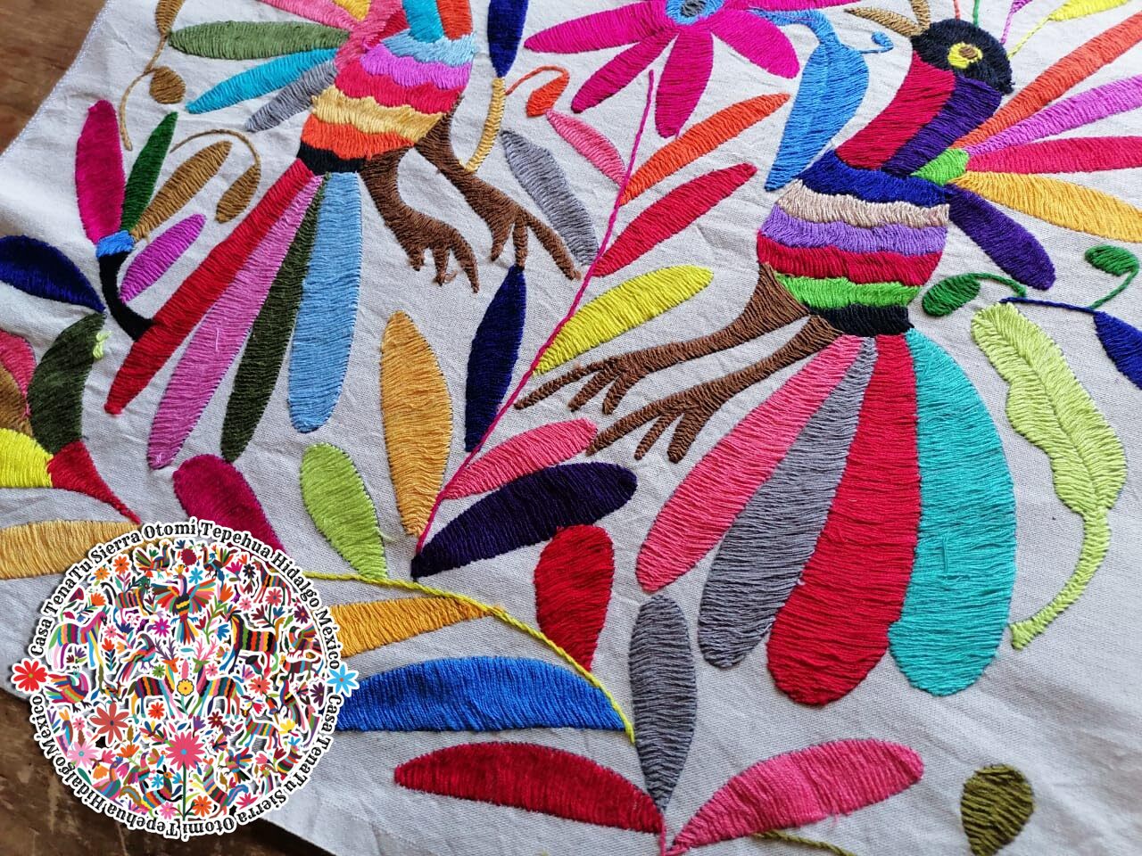 Hermoso lienzo (Pájaros Multicolor) Bordado Otomí, 100% Mexicano (existencias similares)