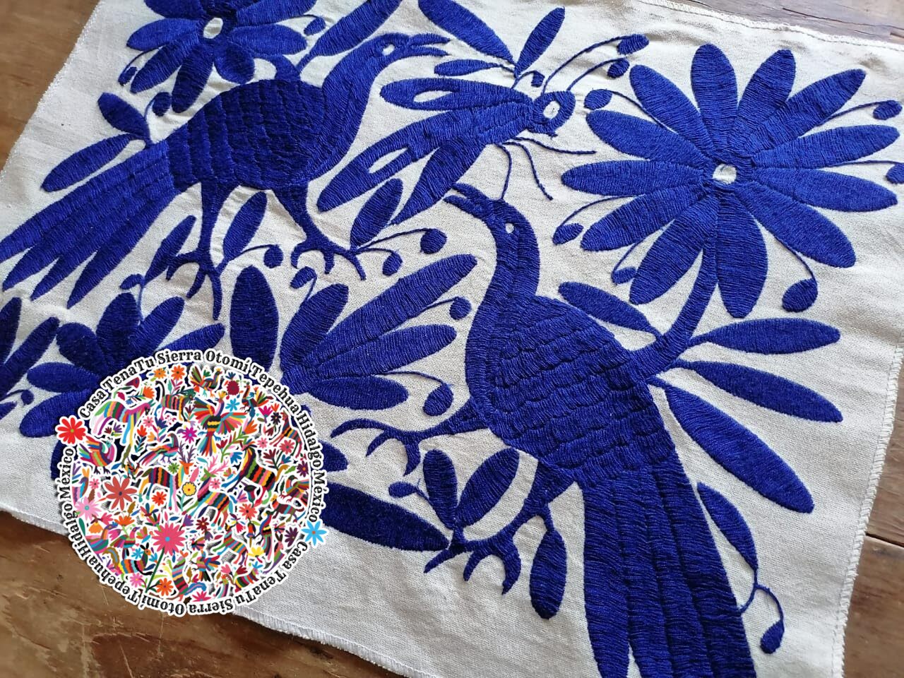 Hermoso lienzo Azul (Pájaros) Bordado Otomí 100% Mexicano (existencias similares)