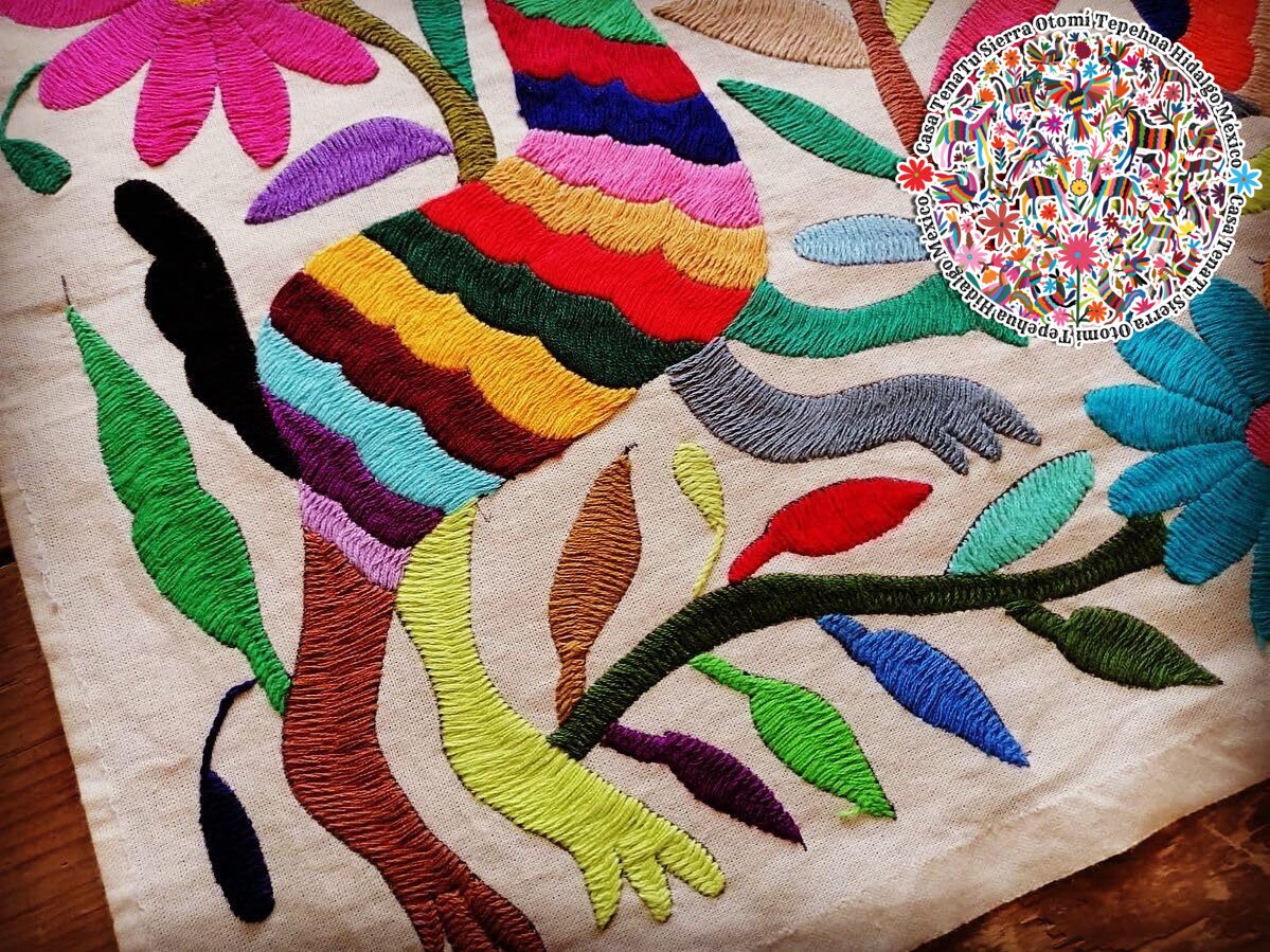 Lienzo Otomí bordado totalmente a mano multicolor 44 x 34 cm "existencias similares"