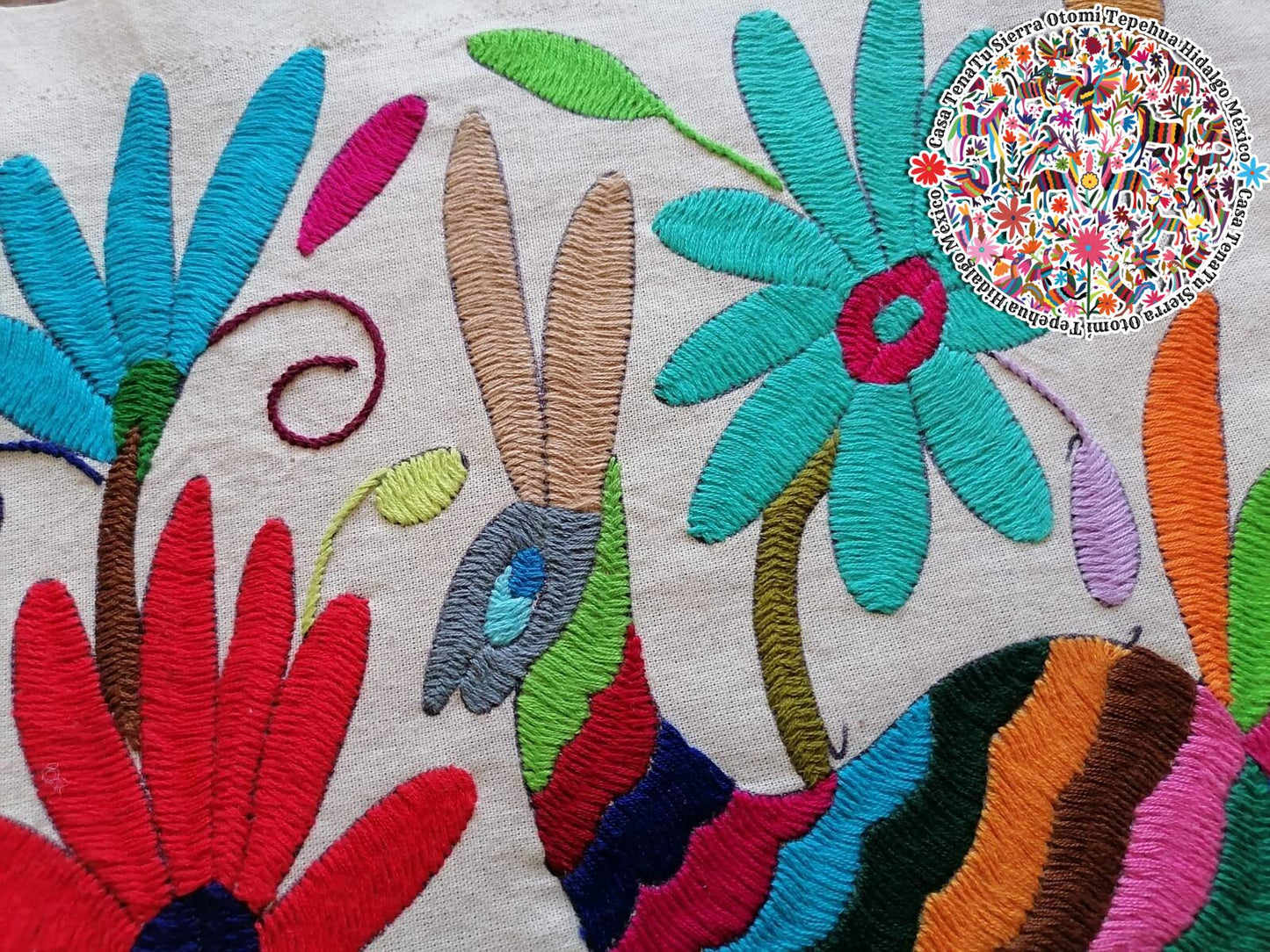Lienzo Otomí bordado multicolor 44 x 34 cm "existencias similares"