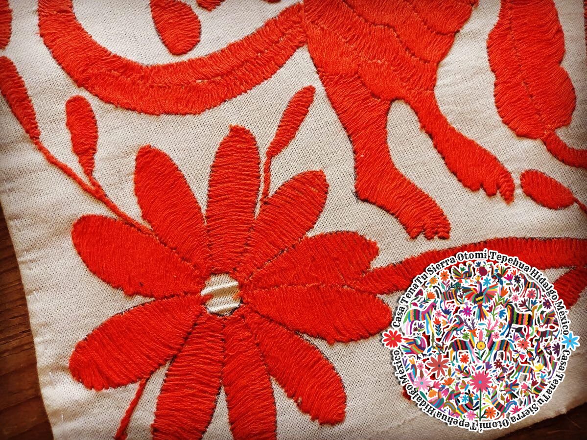 Lienzo naranja Otomí bordado totalmente a mano 44 x 34 cm "existencias similares"