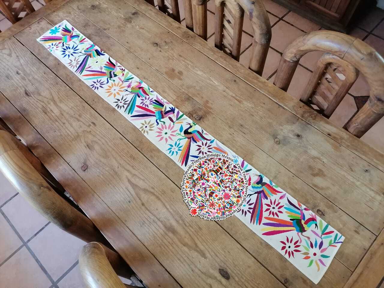 Camino de mesa multicolor Otomí 190 x 20 cm bordado a mano (sobre pedido)
