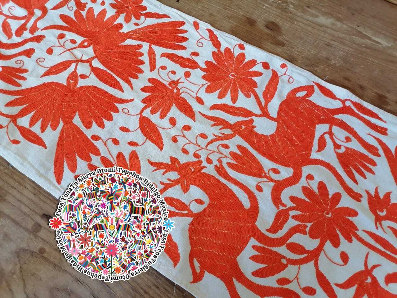 Camino de mesa Otomí con hilos color naranja 190 cm x 40cm "bajo pedido"