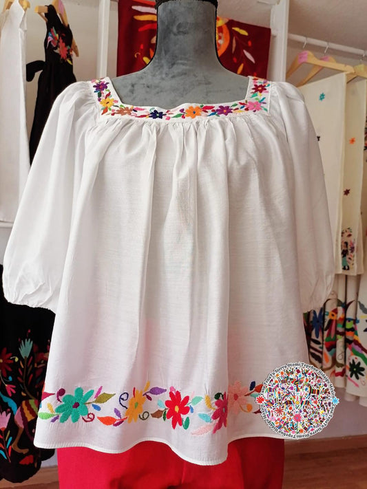Hermosa blusa de flores fresca Otomí