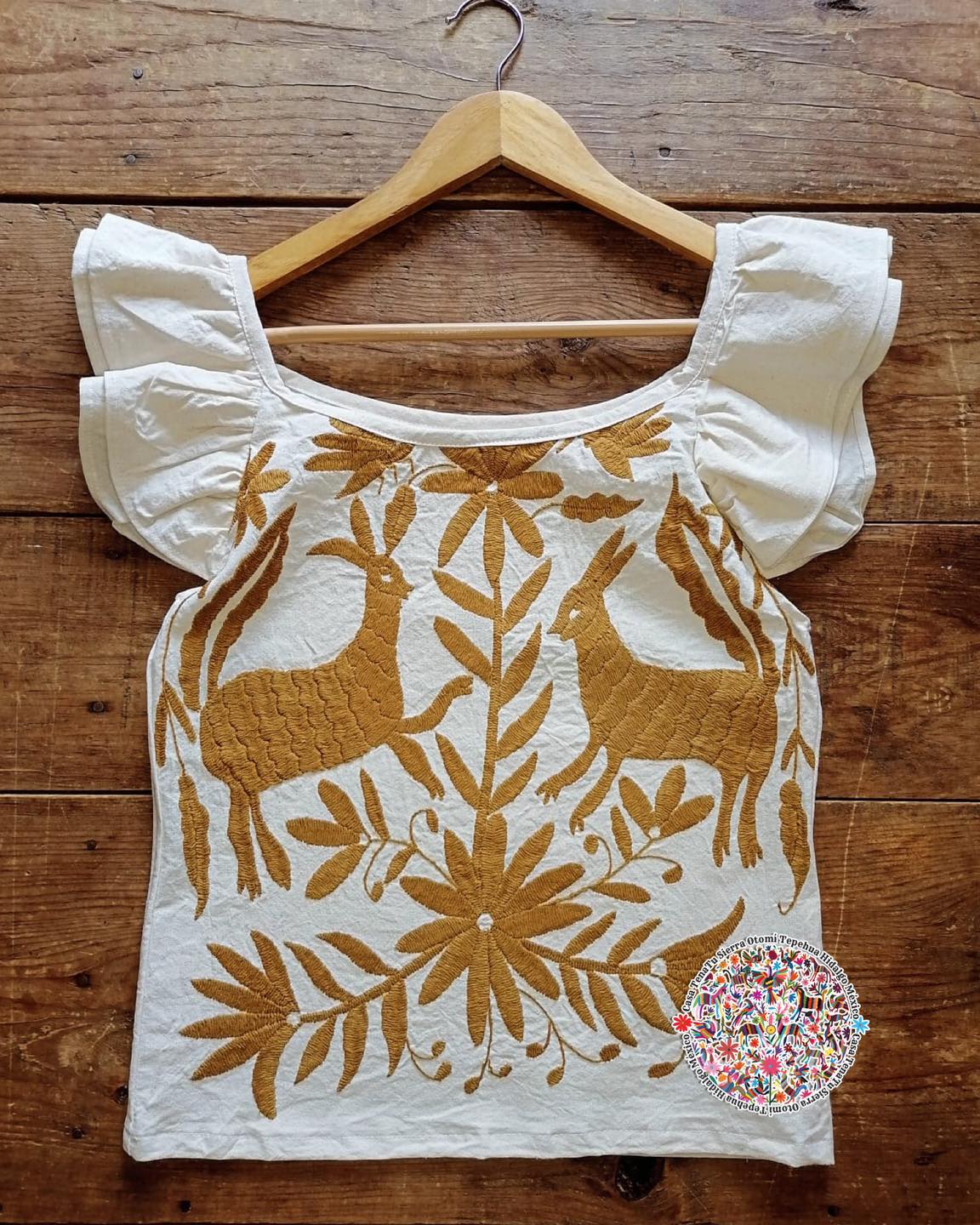 Hermosa blusa bordado Otomí hilos dorados