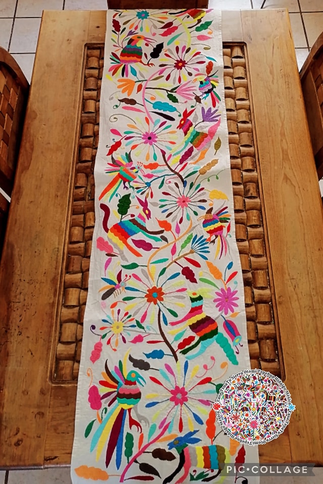 Hermoso camino de mesa OTOMÍ color manta y bordado con hilos de algodón. "bajo pedido"