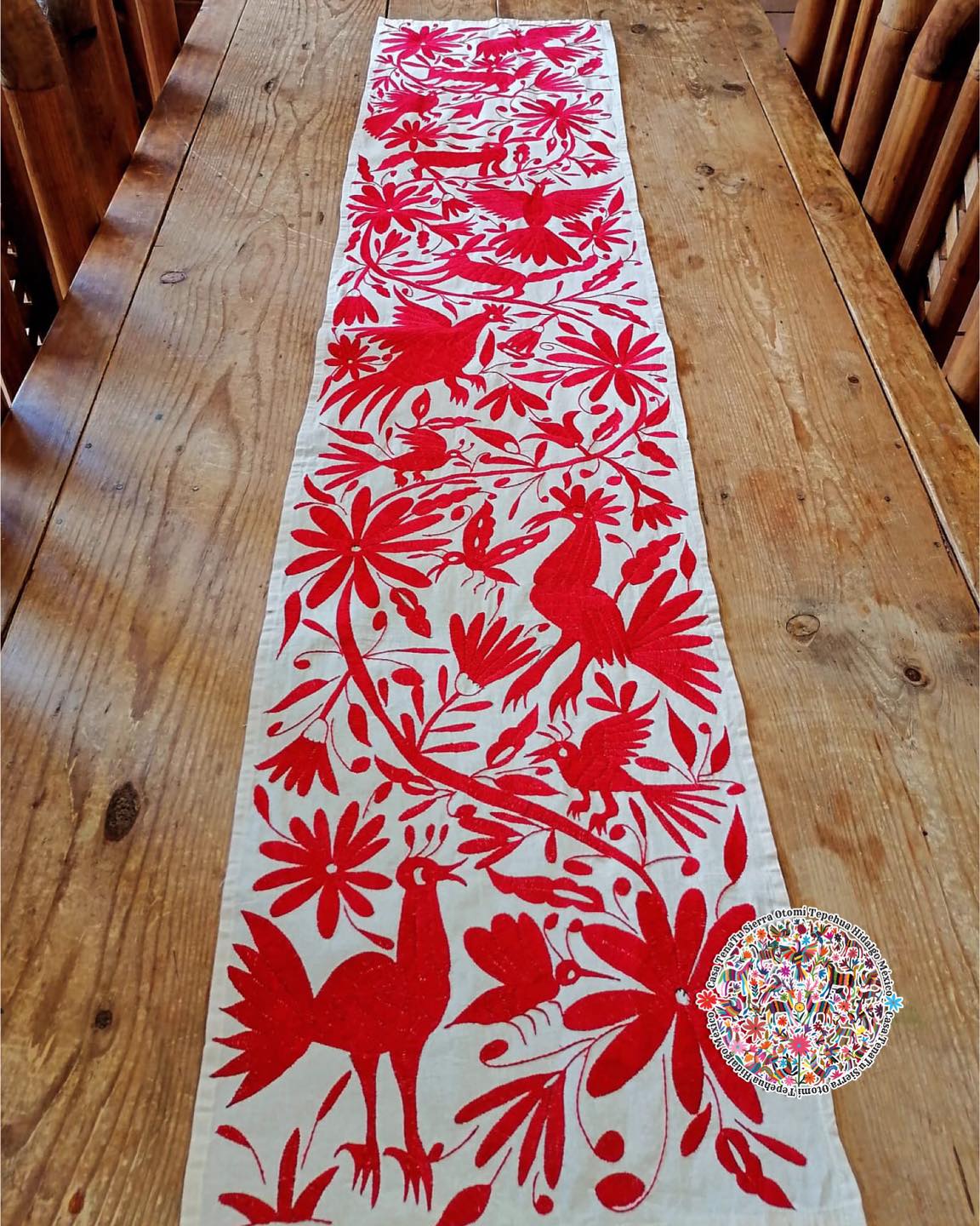 Camino de mesa Otomí bordado en hilos rojo "BAJO PEDIDO"