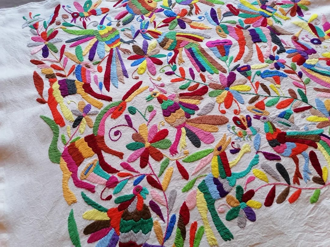Lienzo Otomí bordado multicolor 75 x 75 cm "bajo pedido"