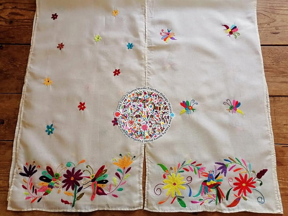Hermosa mascada bordada a mano, Otomí cosmovisión.