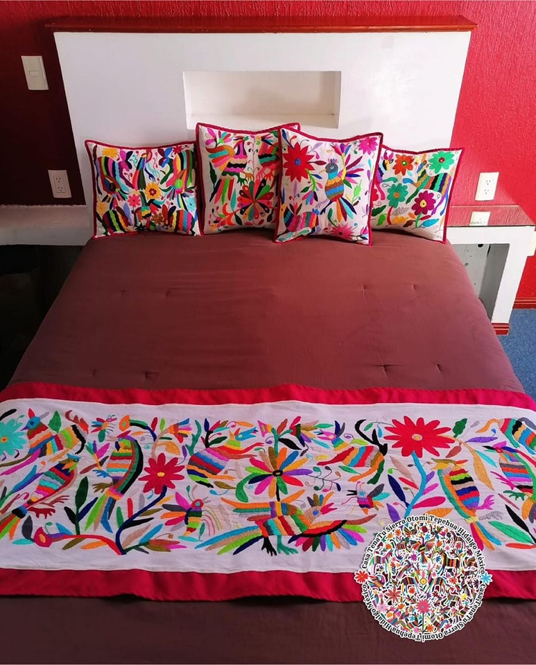 Juego de Pie de cama bordado OTOMÍ multicolor "bajo pedido"