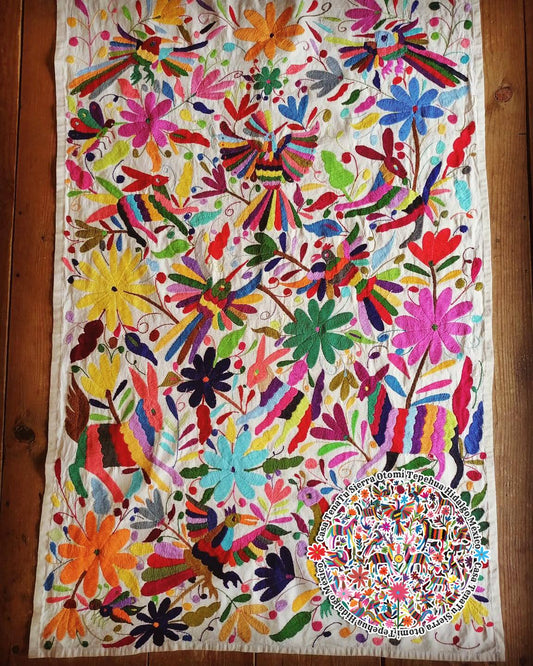 Lienzo multicolor Otomí flora y fauna 110 cm x 74 cm bordado a mano (sobre pedido)