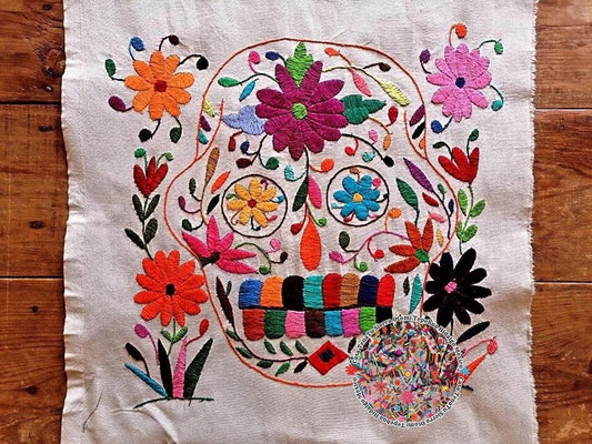 Lienzos de calaveritas bordadas. (bajo pedido) 46 x46 cm