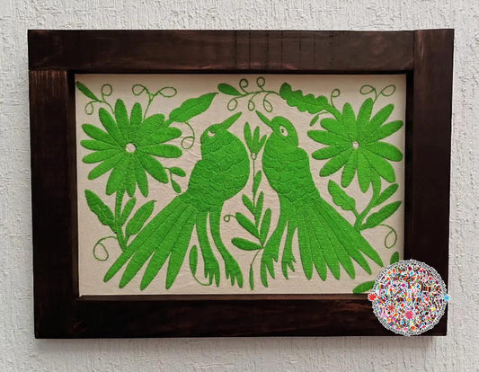 Tenatu Hermoso cuadro otomí flora y fauna bordado en hilos  verde limón.