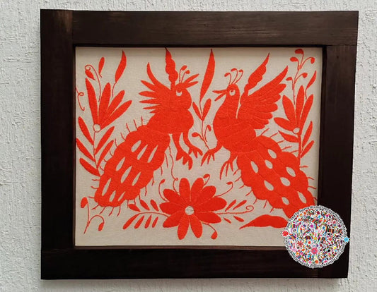 Tenatu Hermoso cuadro otomí flora y fauna bordado en hilos  color naranja.