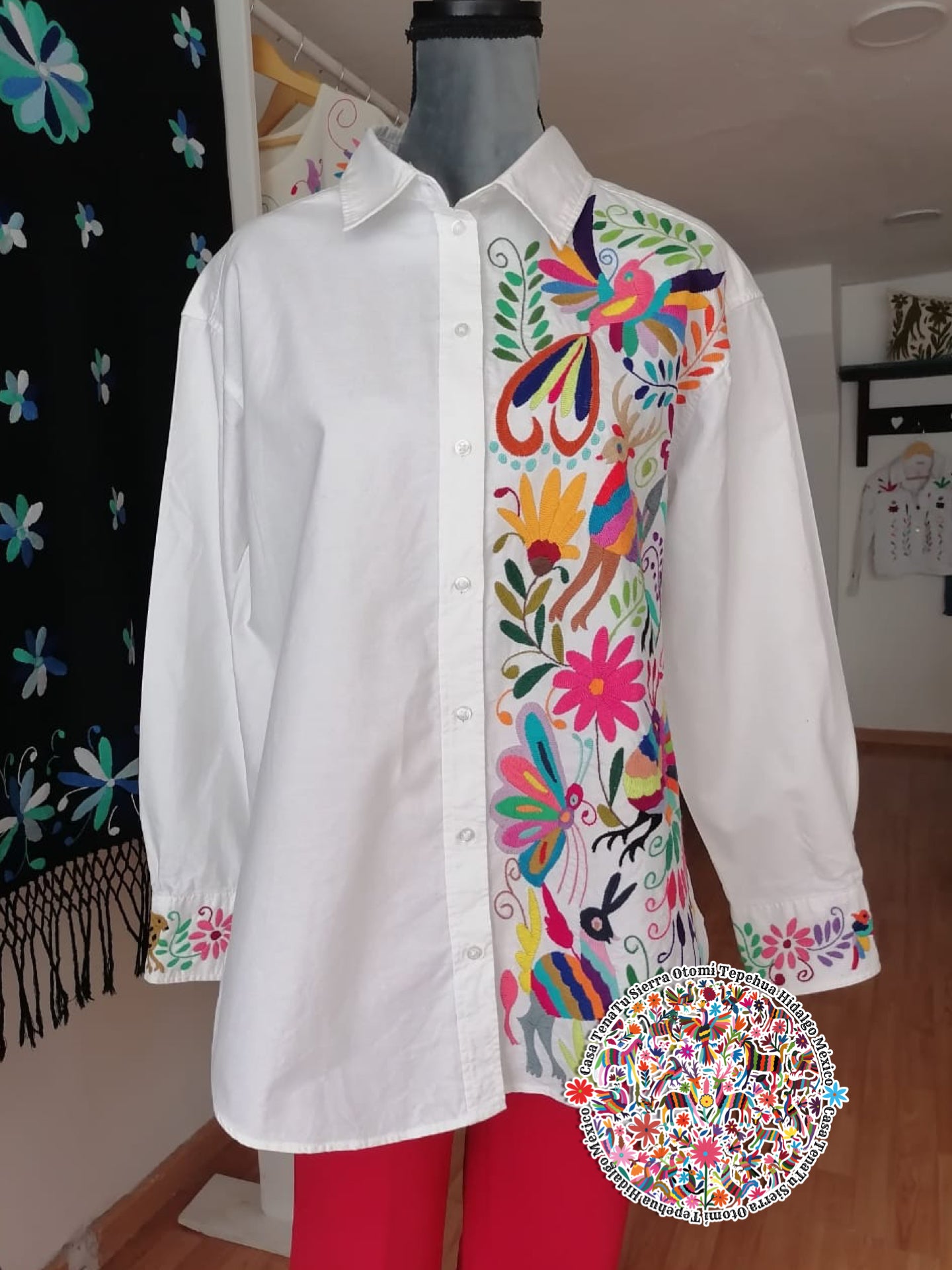 Hermosa camisa blanca para dama, bordado Otomí