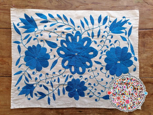 Hermoso lienzo, Flores Azules, Bordado Otomi 100% Mexicano (sobre pedido)