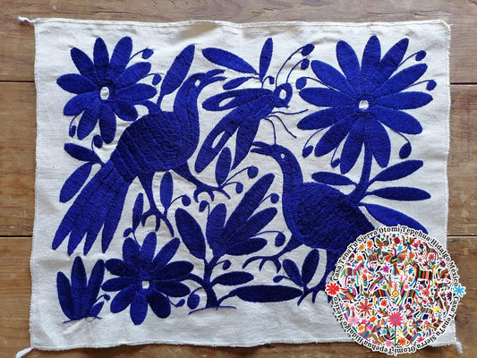 Hermoso lienzo Azul (Pajaros) Bordado Otomi 100% Mexicano (sobre pedido)