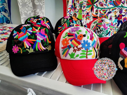 Gorra bordadas a mano Otomí